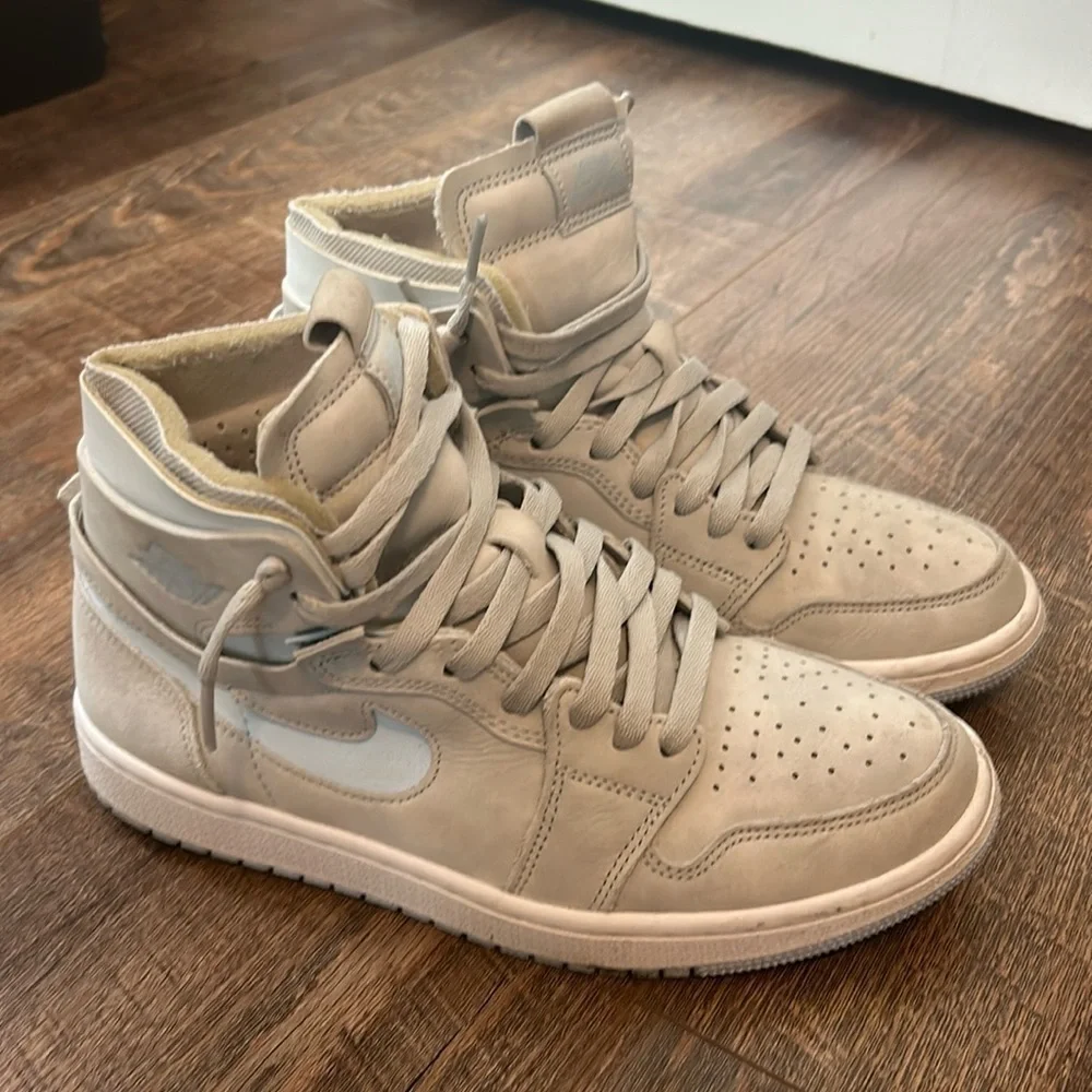 Women’s Nike Air Jordan - Picture 1 of 4